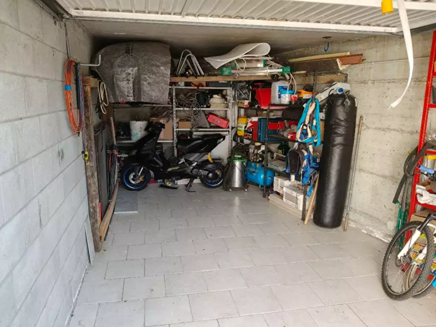 Immagine 3 di Garage in vendita  a San Zenone Al Lambro