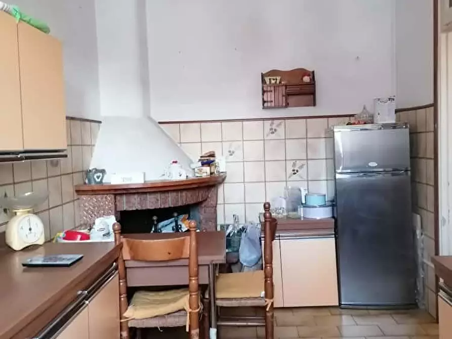 Immagine 2 di Appartamento in vendita  a Massa