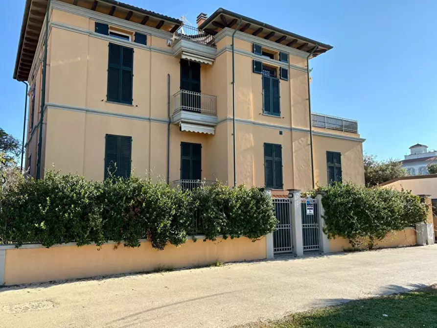 Immagine 13 di Appartamento in vendita  a Massa