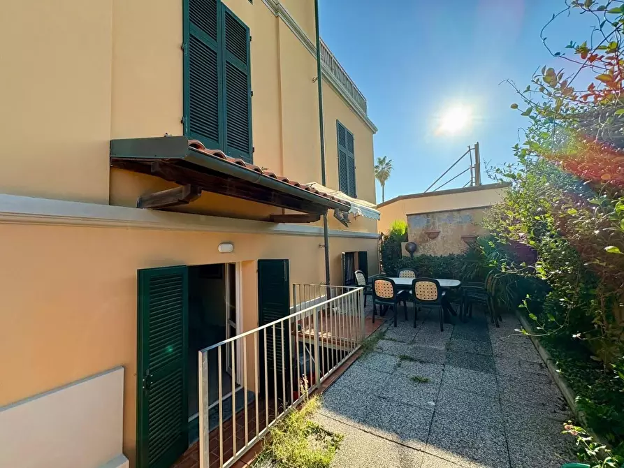 Immagine 3 di Appartamento in vendita  a Massa