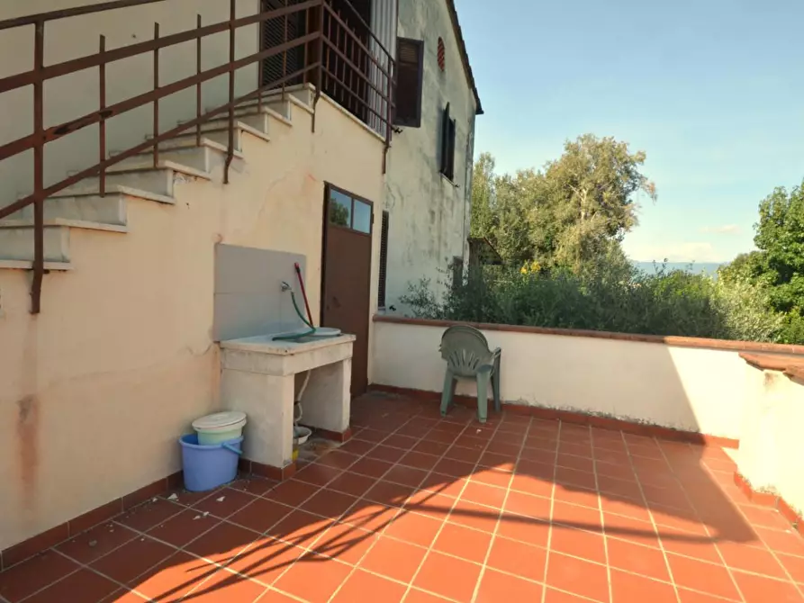 Immagine 15 di Appartamento in vendita  a Lucca