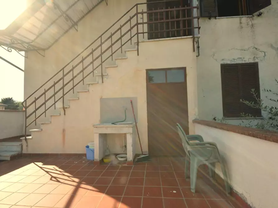 Immagine 17 di Appartamento in vendita  a Lucca