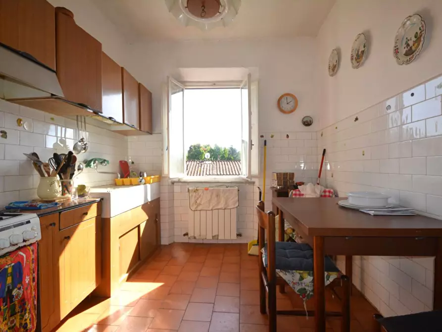 Immagine 6 di Appartamento in vendita  a Lucca