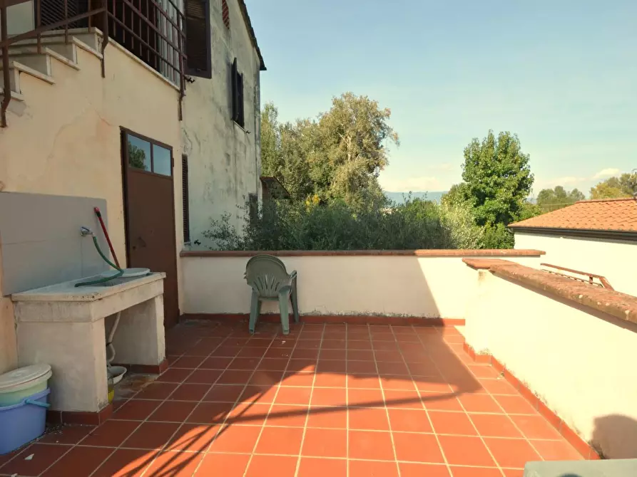 Immagine 16 di Appartamento in vendita  a Lucca