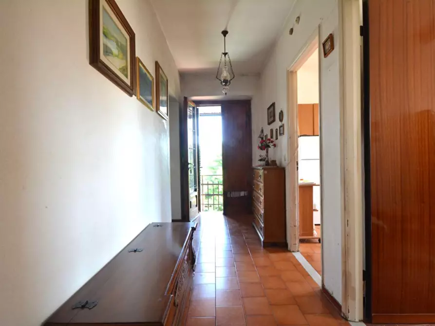 Immagine 4 di Appartamento in vendita  a Lucca