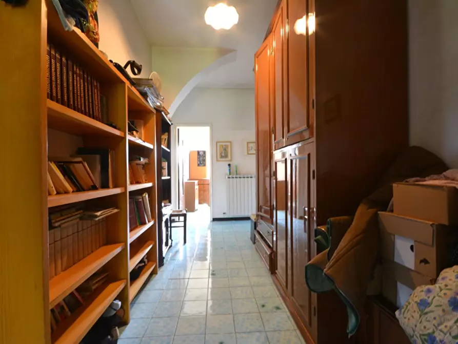 Immagine 13 di Appartamento in vendita  a Lucca