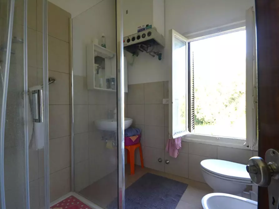 Immagine 12 di Appartamento in vendita  a Lucca