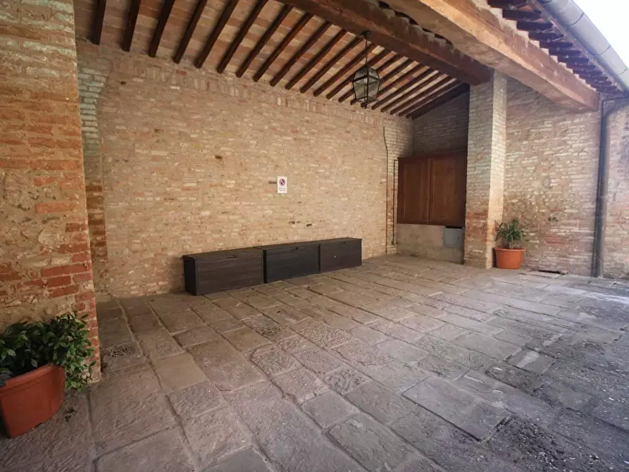 Immagine 12 di Appartamento in affitto  a Siena