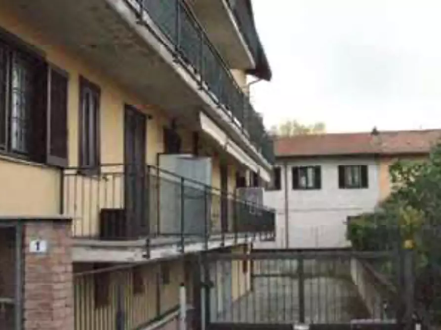 Immagine 7 di Garage in vendita  a Magnago