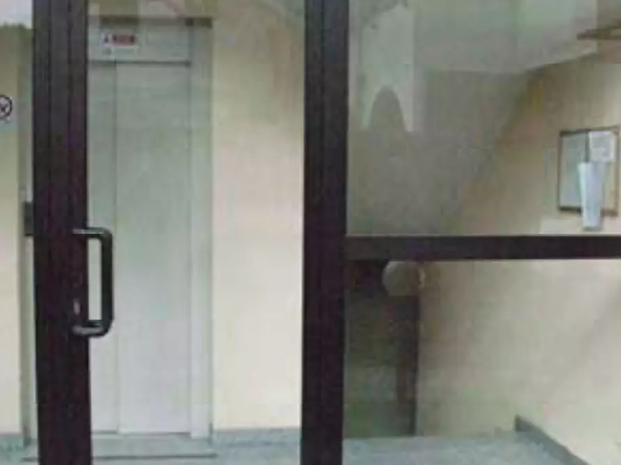 Immagine 5 di Garage in vendita  a Magnago