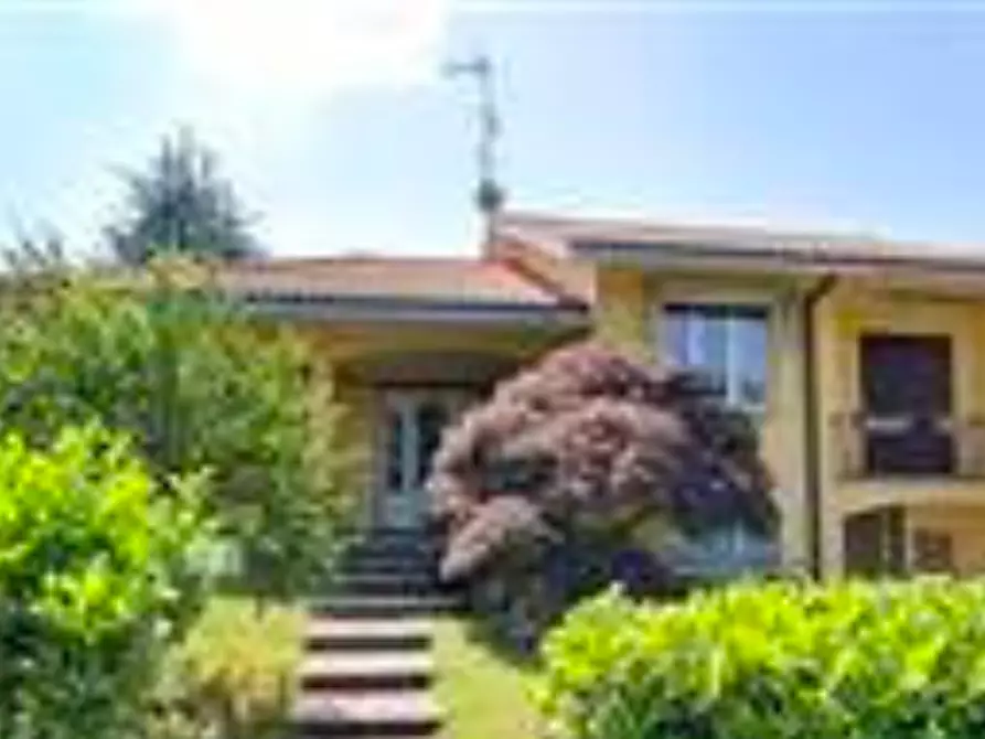 Immagine 2 di Villa in vendita  a Parabiago