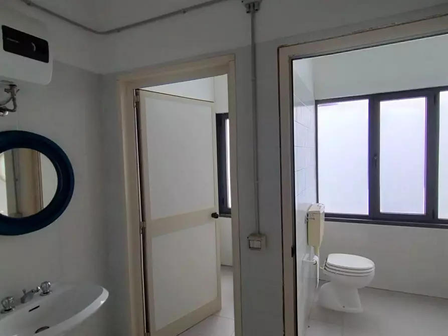 Immagine 2 di Laboratorio in affitto  a San Giuliano Terme