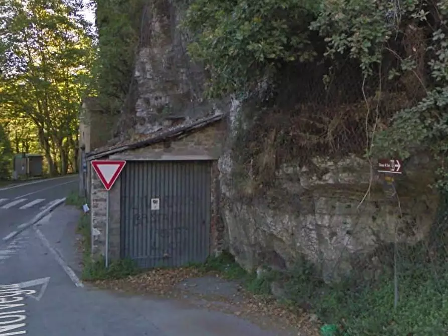 Immagine 1 di Garage in vendita  a Borgo A Mozzano