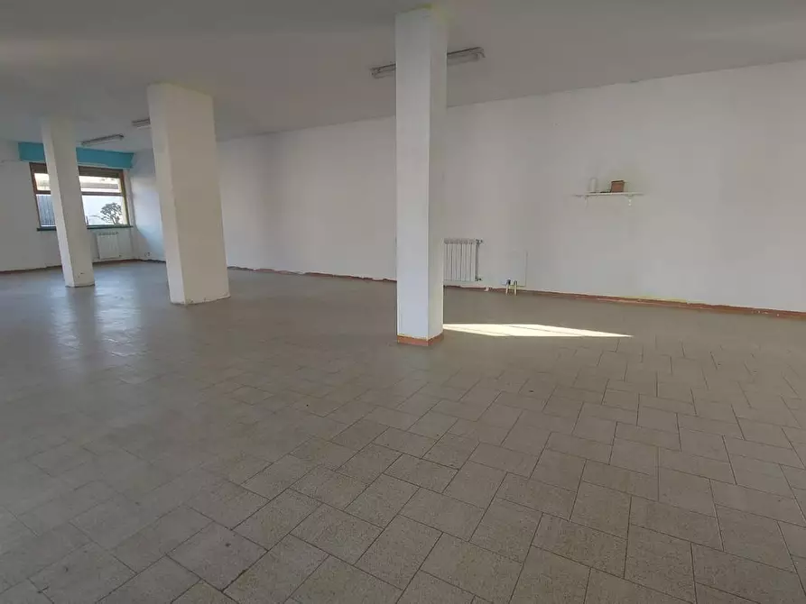 Immagine 3 di Ufficio in vendita  a Viareggio