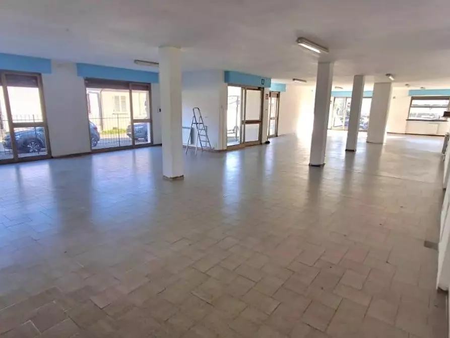 Immagine 7 di Ufficio in vendita  a Viareggio