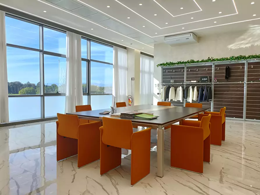 Immagine 13 di Capannone industriale in affitto  a Prato