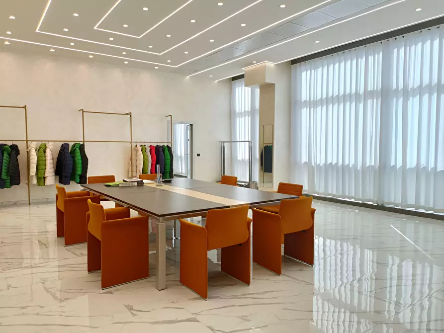 Immagine 3 di Capannone industriale in affitto  a Prato