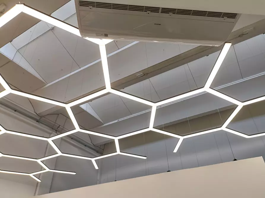 Immagine 15 di Capannone industriale in affitto  a Prato