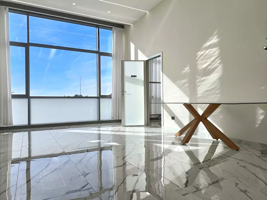 Immagine 2 di Capannone industriale in affitto  a Prato