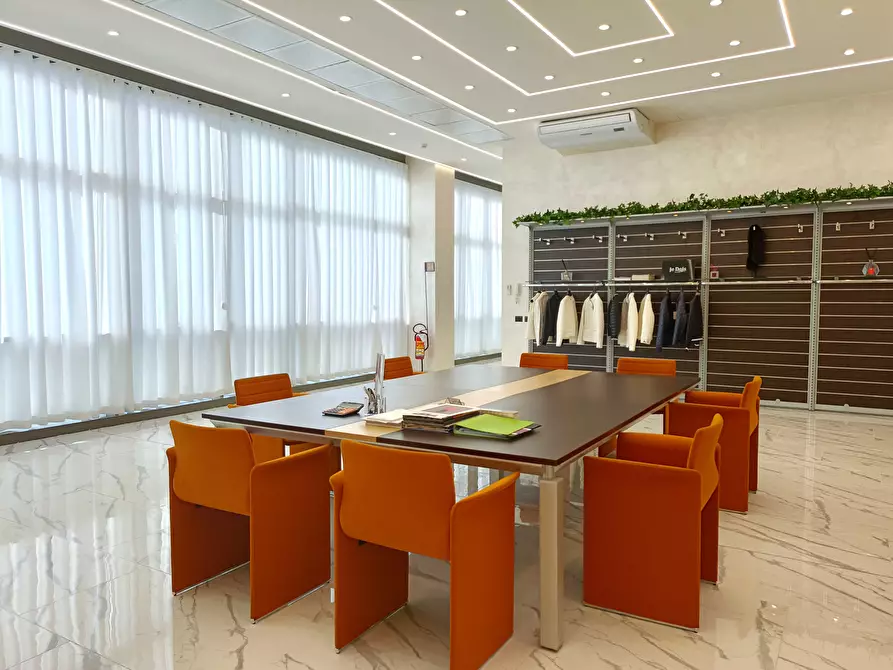 Immagine 5 di Capannone industriale in affitto  a Prato