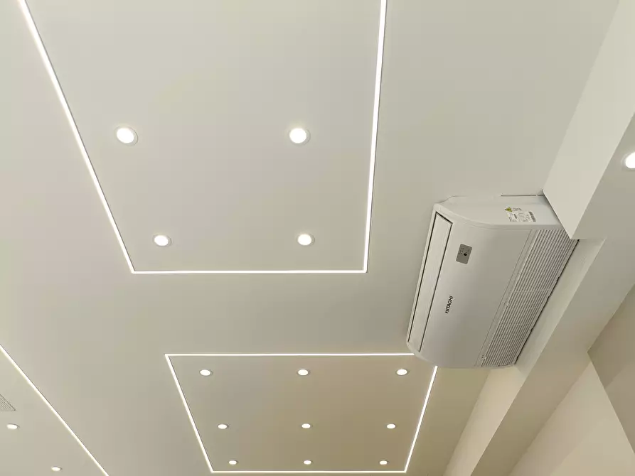 Immagine 22 di Capannone industriale in affitto  a Prato