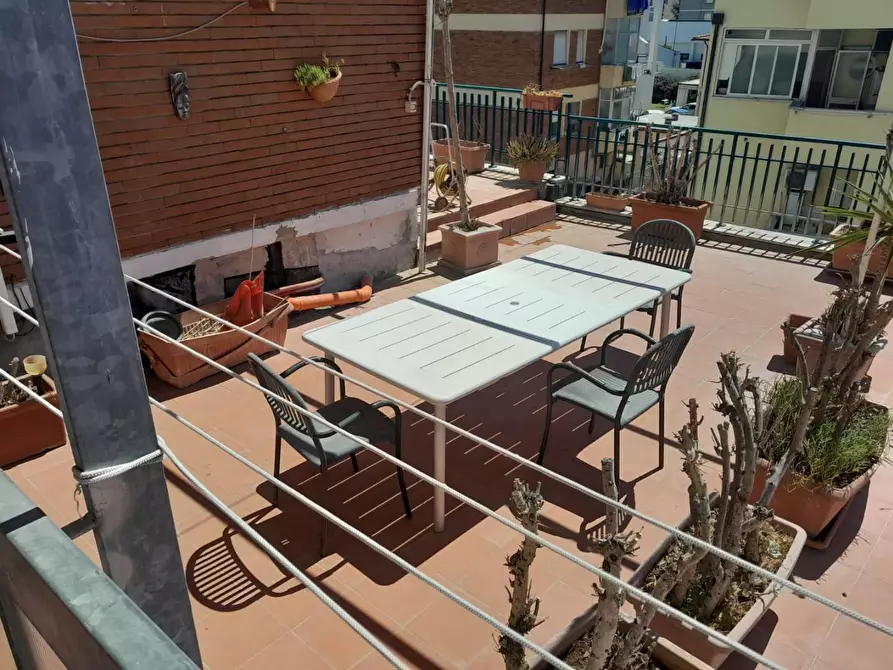 Immagine 2 di Appartamento in affitto  a Livorno