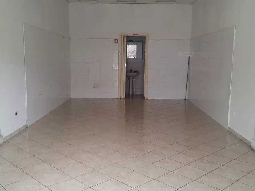 Immagine 1 di Negozio in affitto  a Palaia