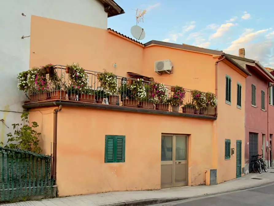 Immagine 1 di Terratetto in vendita  a Lucca