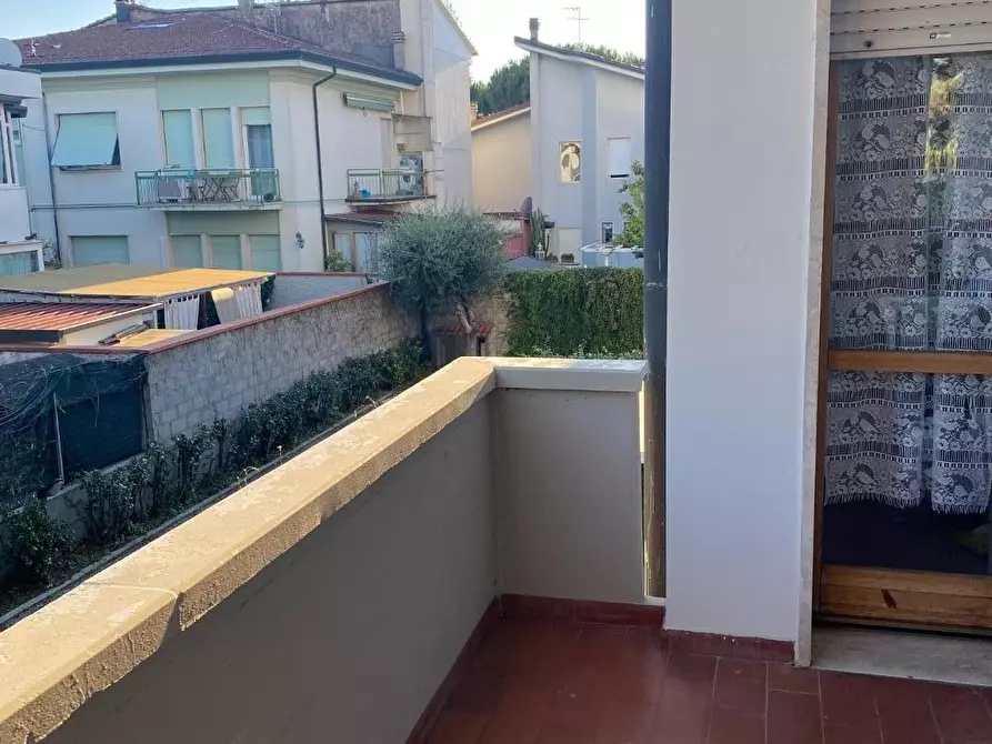 Immagine 2 di Appartamento in vendita  a Viareggio