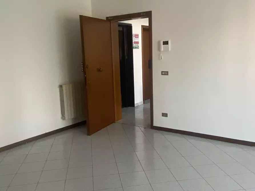 Immagine 17 di Appartamento in vendita  a Viareggio