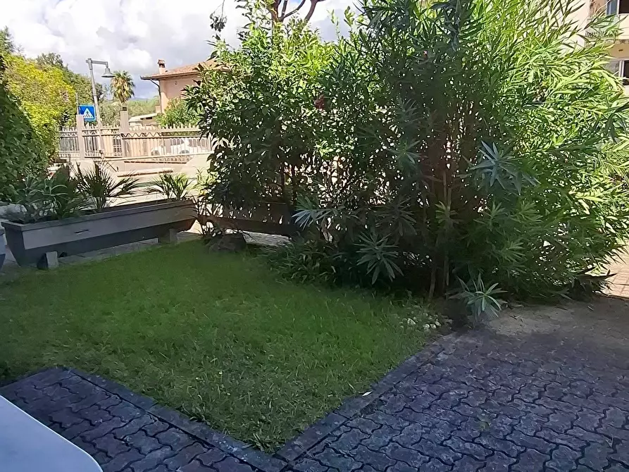 Immagine 4 di Appartamento in vendita  a Massa