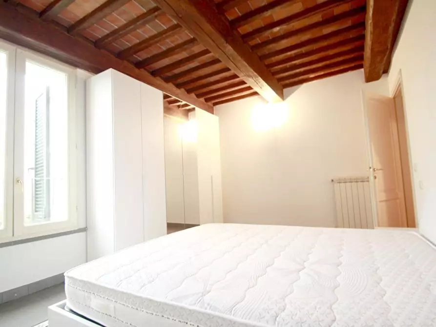 Immagine 13 di Appartamento in vendita  a Lucca