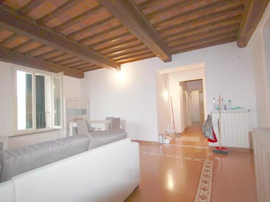 Immagine 5 di Appartamento in vendita  a Lucca