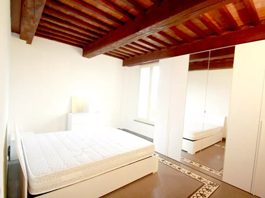 Immagine 10 di Appartamento in vendita  a Lucca