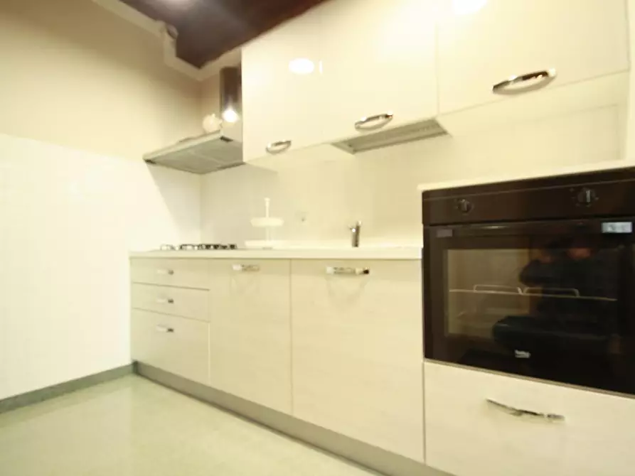 Immagine 9 di Appartamento in vendita  a Lucca