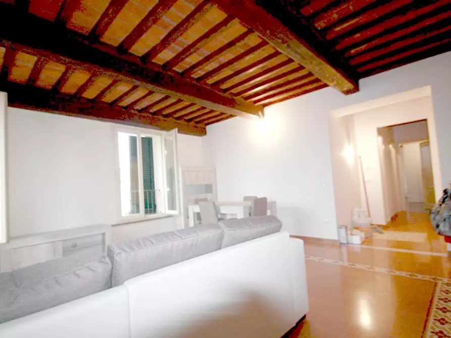 Immagine 6 di Appartamento in vendita  a Lucca