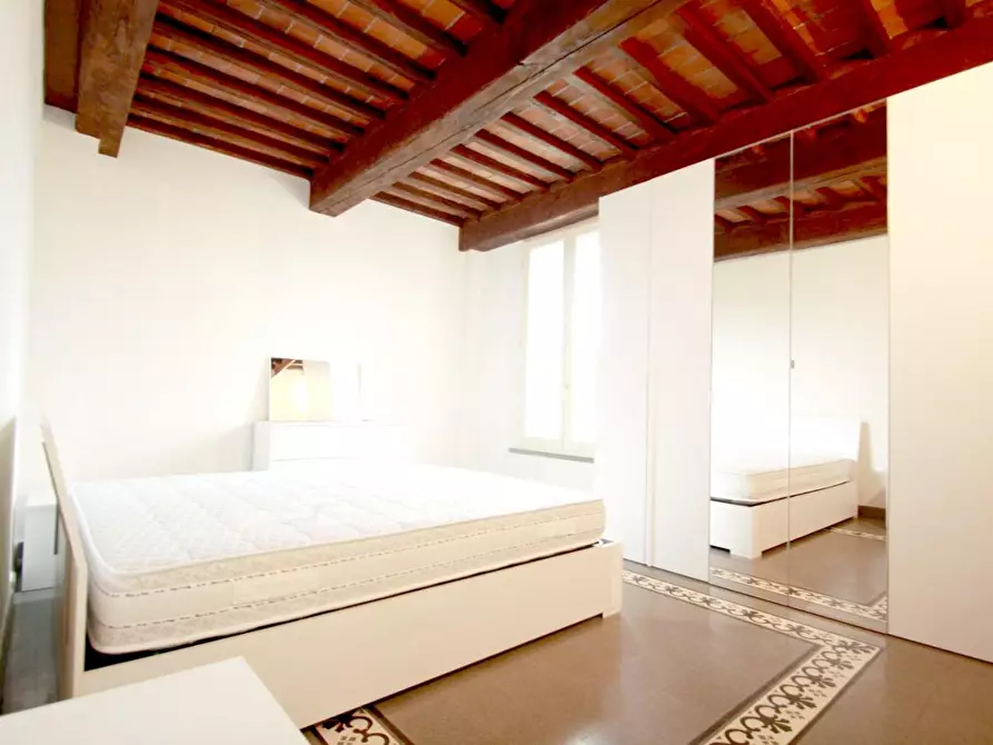 Immagine 12 di Appartamento in vendita  a Lucca