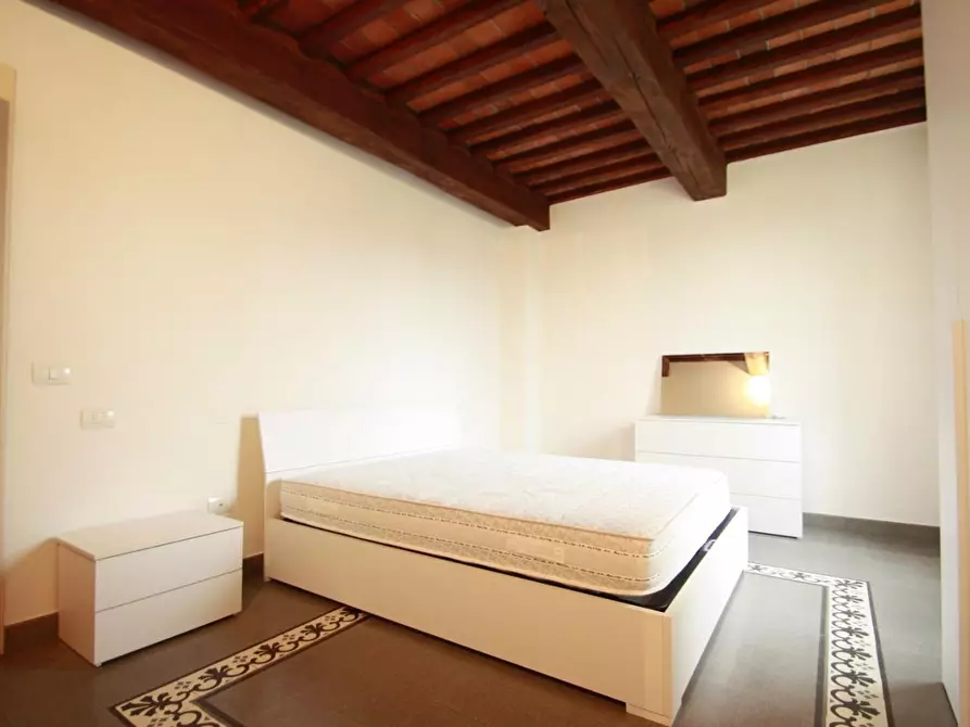 Immagine 11 di Appartamento in vendita  a Lucca