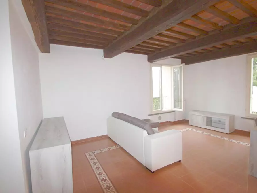 Immagine 4 di Appartamento in vendita  a Lucca