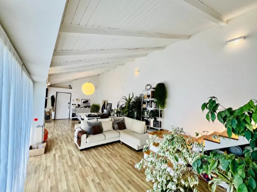 Immagine 12 di Villa in vendita  a Torino