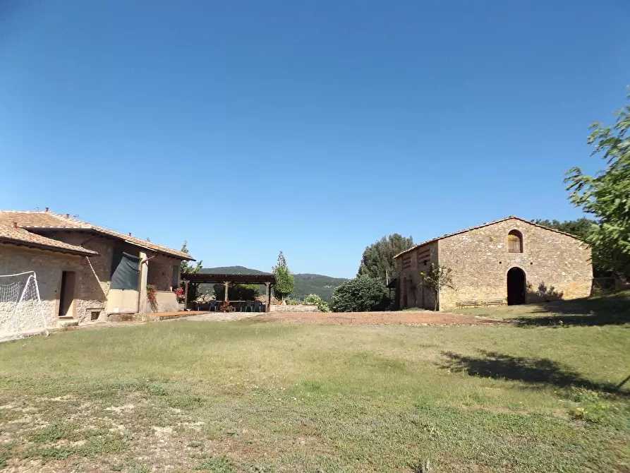 Immagine 10 di Casa colonica in vendita  a Sovicille