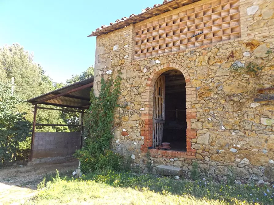 Immagine 45 di Casa colonica in vendita  a Sovicille