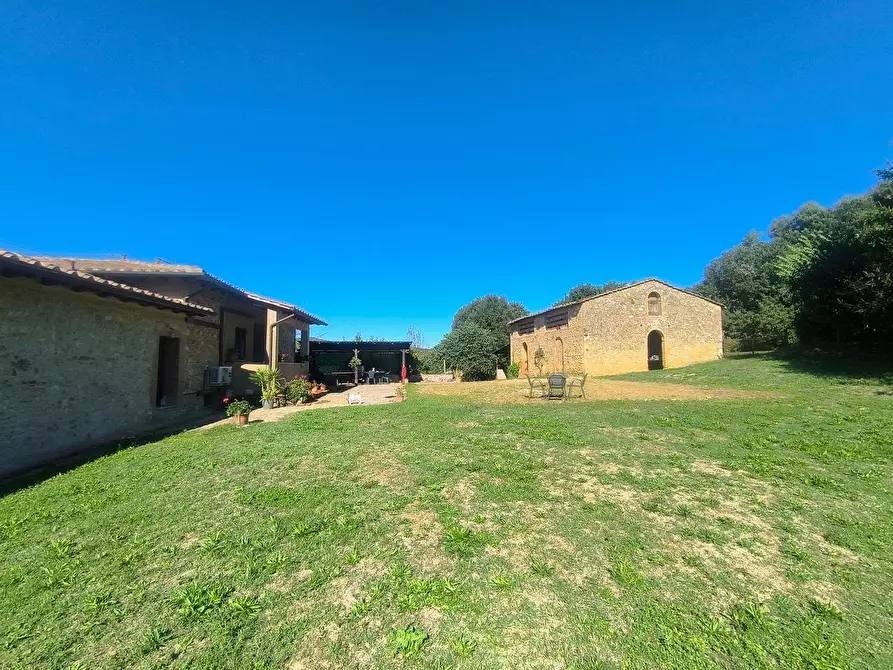 Immagine 1 di Casa colonica in vendita  a Sovicille