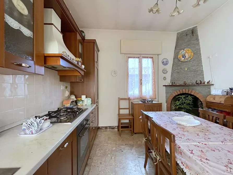 Immagine 4 di Appartamento in vendita  a Camaiore