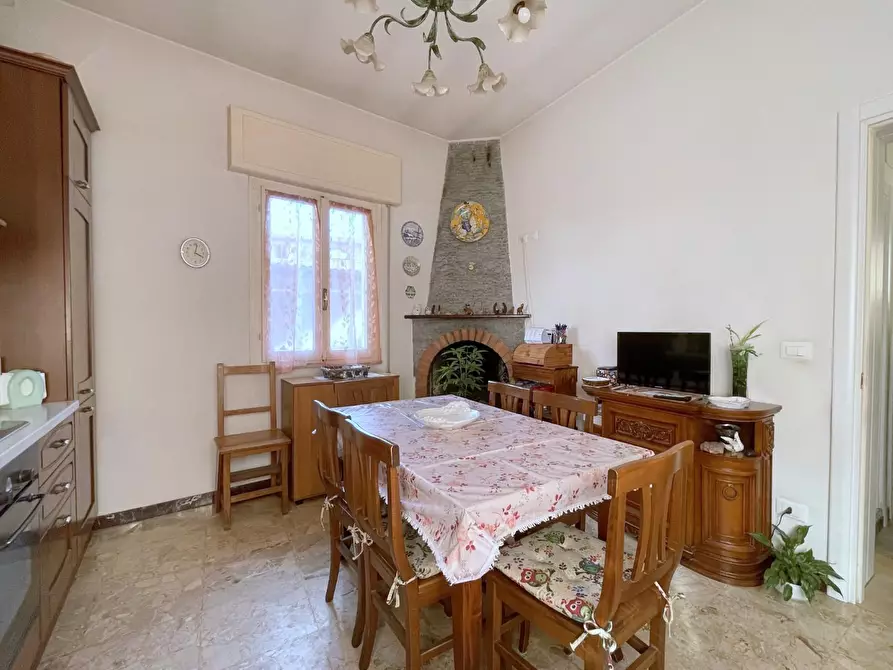 Immagine 3 di Appartamento in vendita  a Camaiore