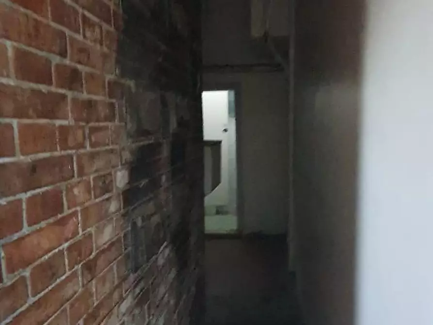 Immagine 15 di Locale commerciale in vendita  a Capannori