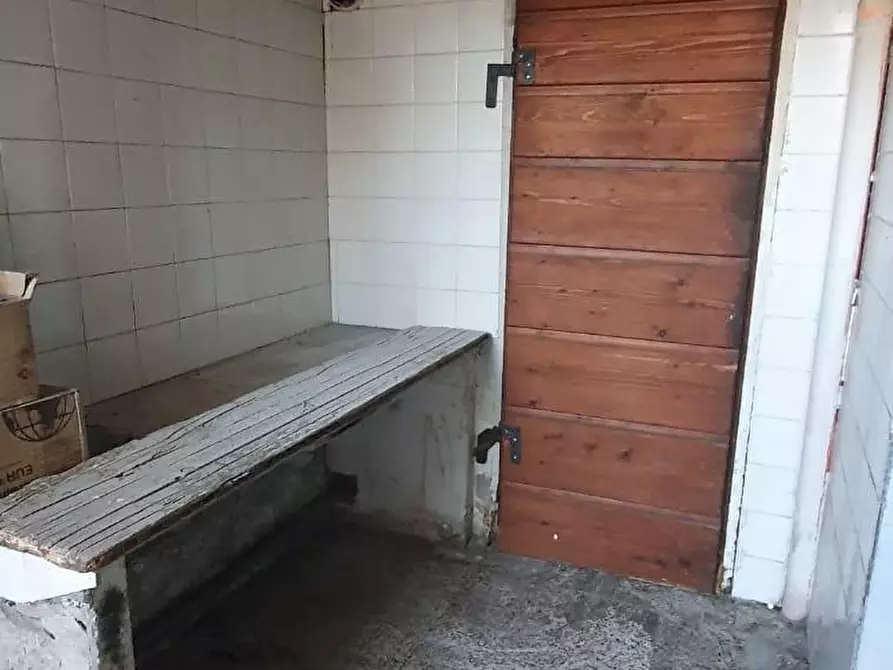 Immagine 2 di Locale commerciale in vendita  a Capannori