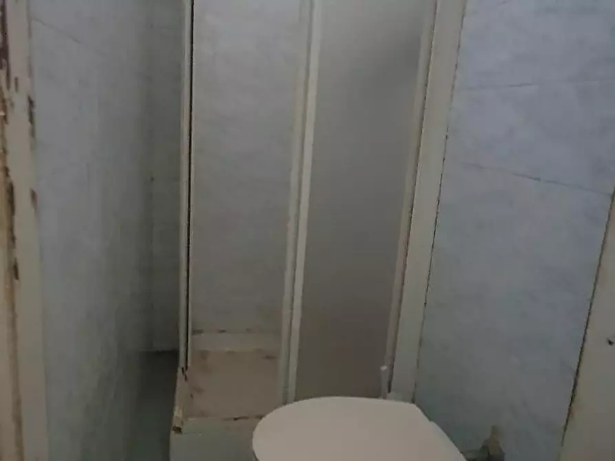 Immagine 17 di Locale commerciale in affitto  a Capannori