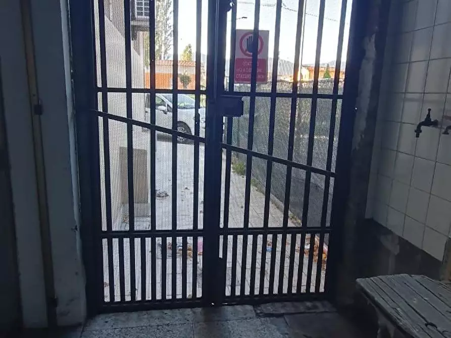 Immagine 4 di Locale commerciale in affitto  a Capannori