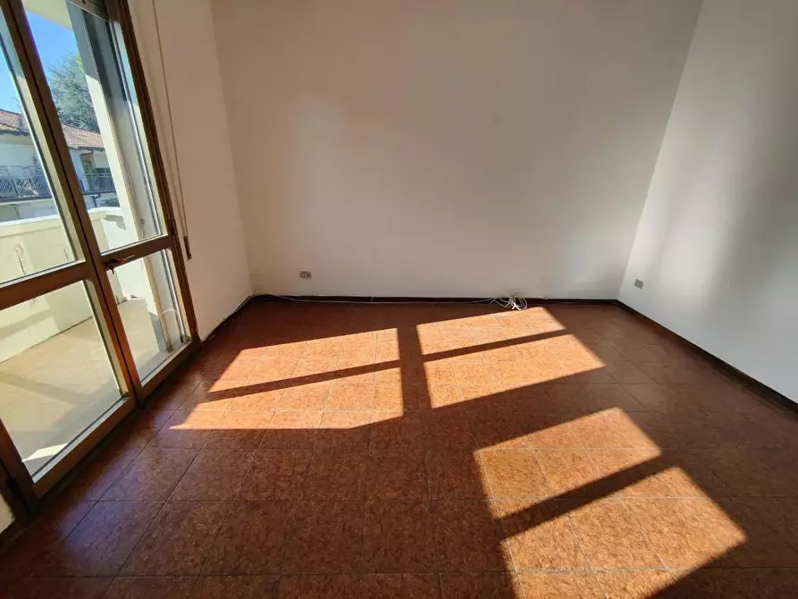 Immagine 2 di Appartamento in vendita  a Viareggio